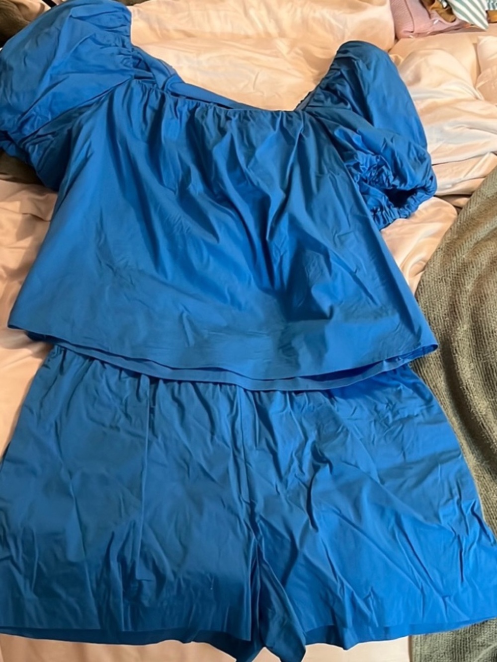 Alex Marie Size Large L Vibrant Blue Puff Sleeve Ensemble top and shorts lot6061